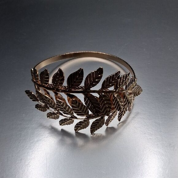 Elegant Gold Leaf Bracelet Set Of Five Cuff Bracelets - Picture 6 of 6